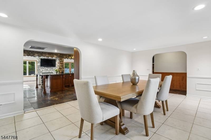 328 Hillside Ave, Livingston Twp., NJ 07039