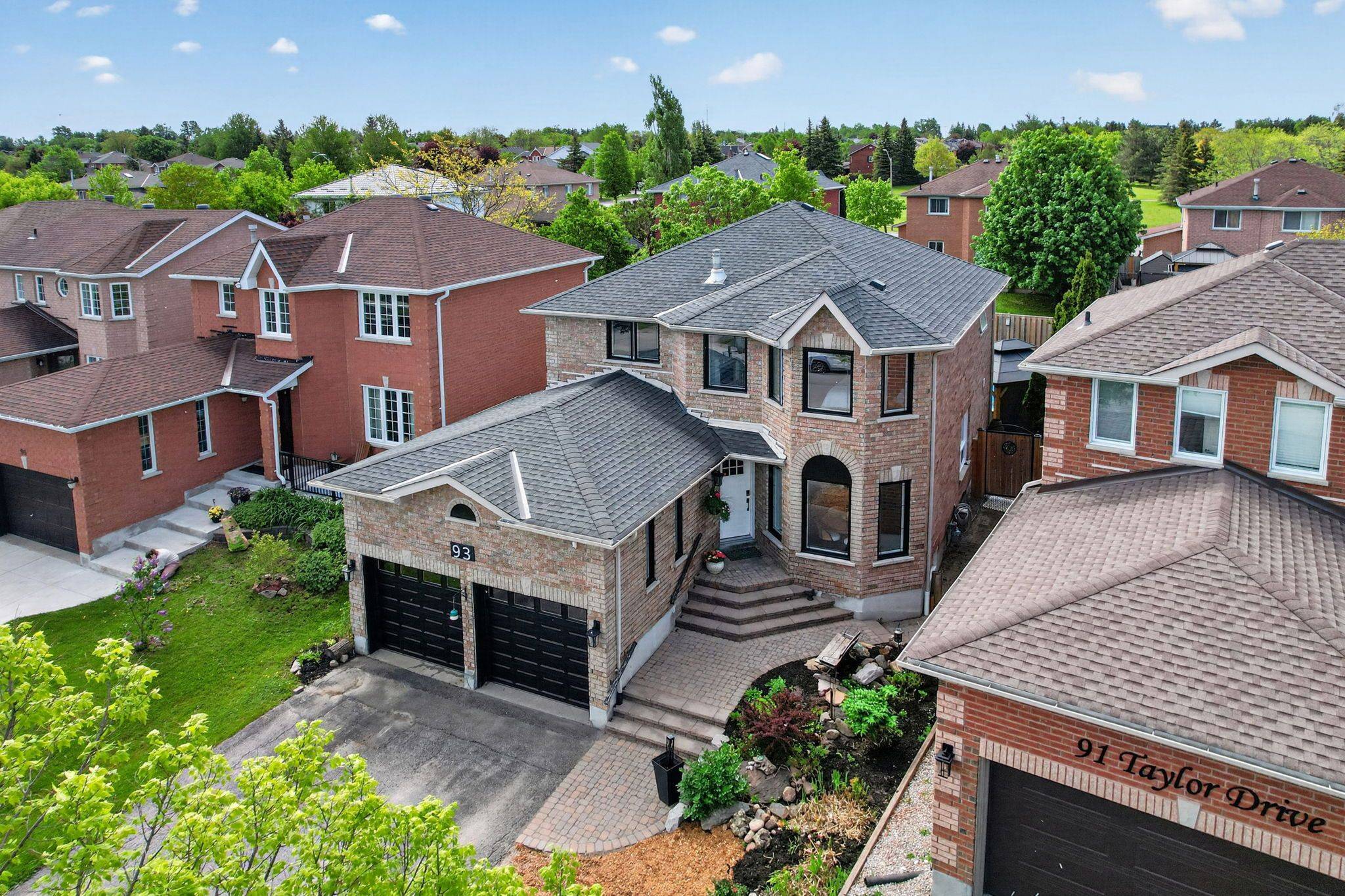 93 Taylor DR, Barrie, ON L4N 8K3