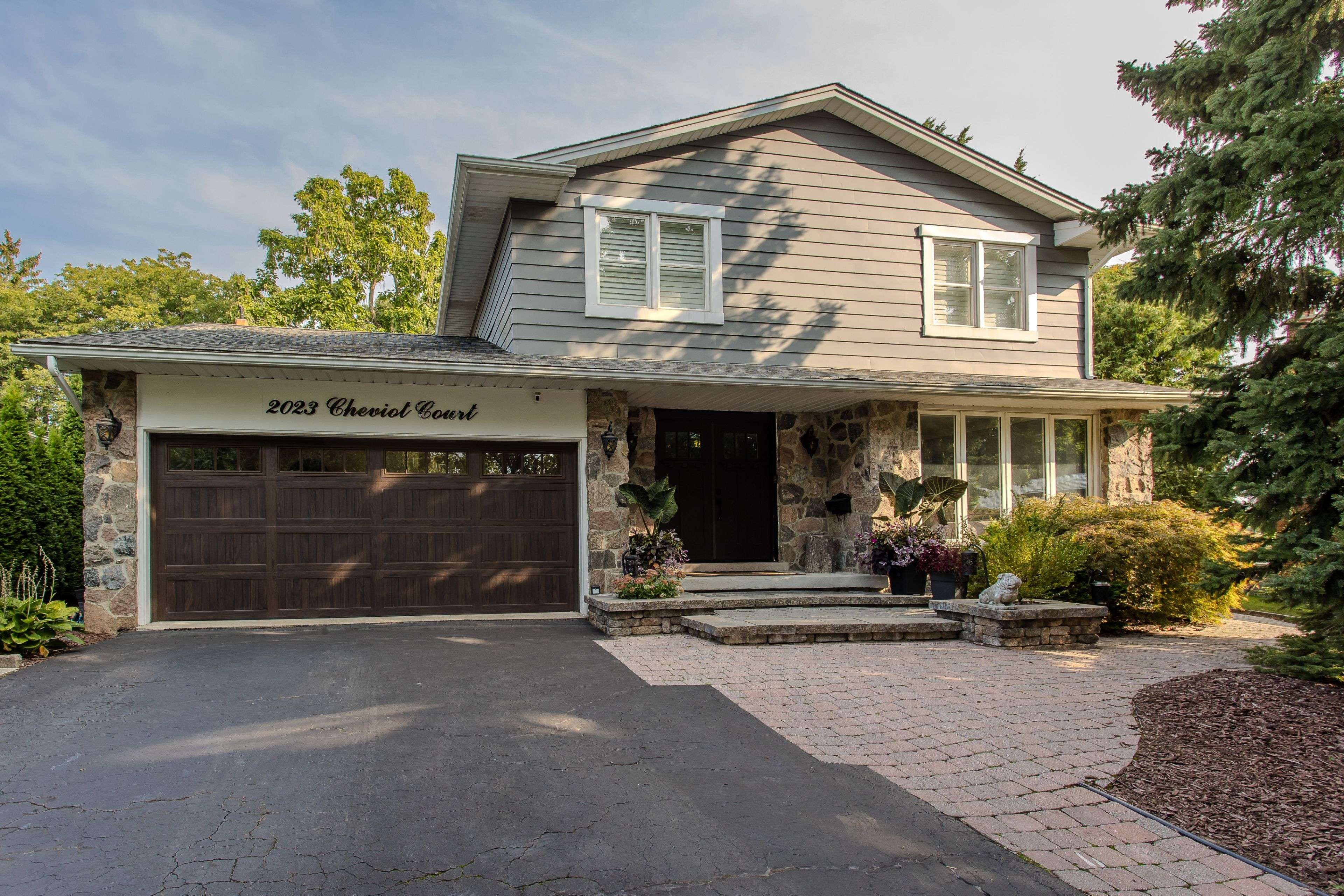 2023 Cheviot CT, Burlington, ON L7P 1W7