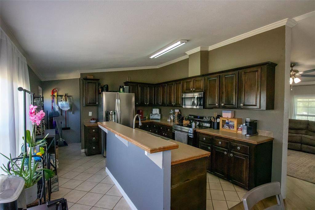 279 Ridge Trail, Rhome, TX 76078