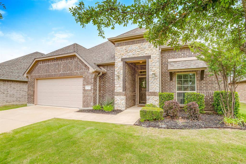 2721 Buffalo Run Drive, Burleson, TX 76028
