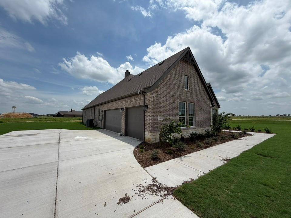 12421 Hornfels Drive, Krum, TX 76249