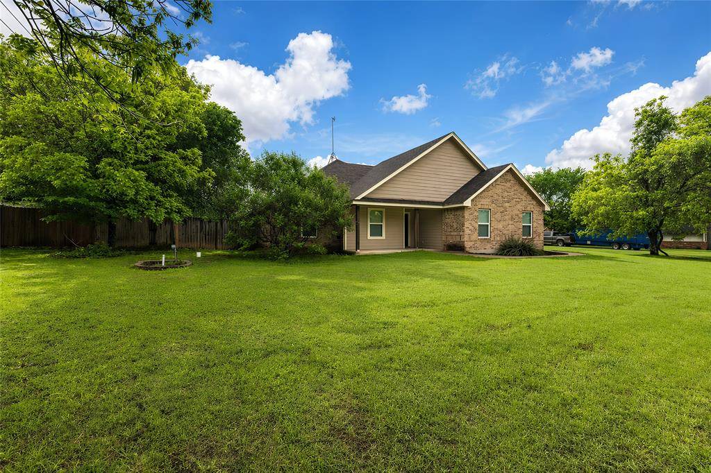 405 Kimbrough Road, Azle, TX 76020