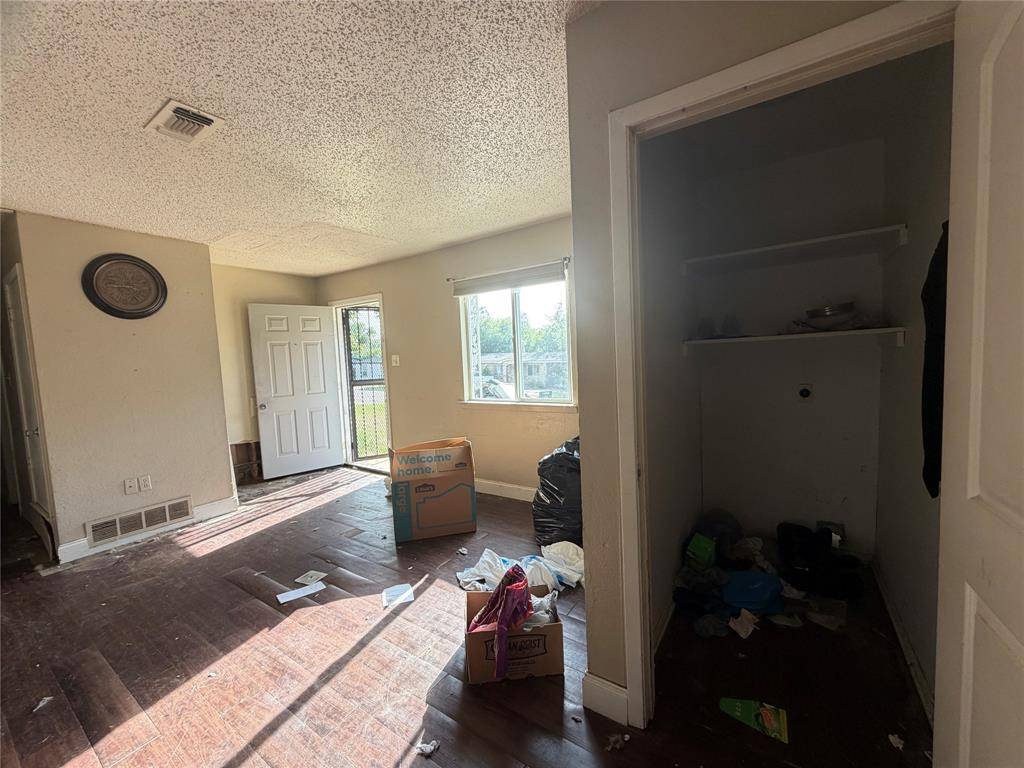 2325 Felder Lane, Fort Worth, TX 76112