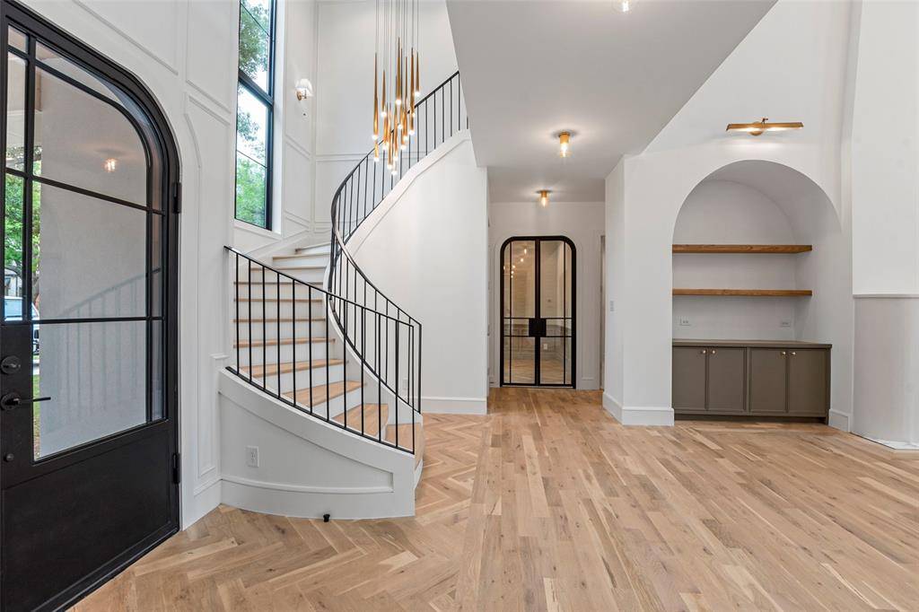 5510 Del Roy Drive, Dallas, TX 75230