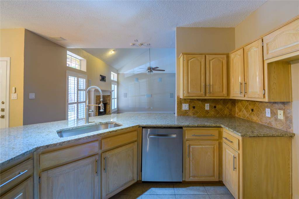 1812 Canoe Way, Carrollton, TX 75010