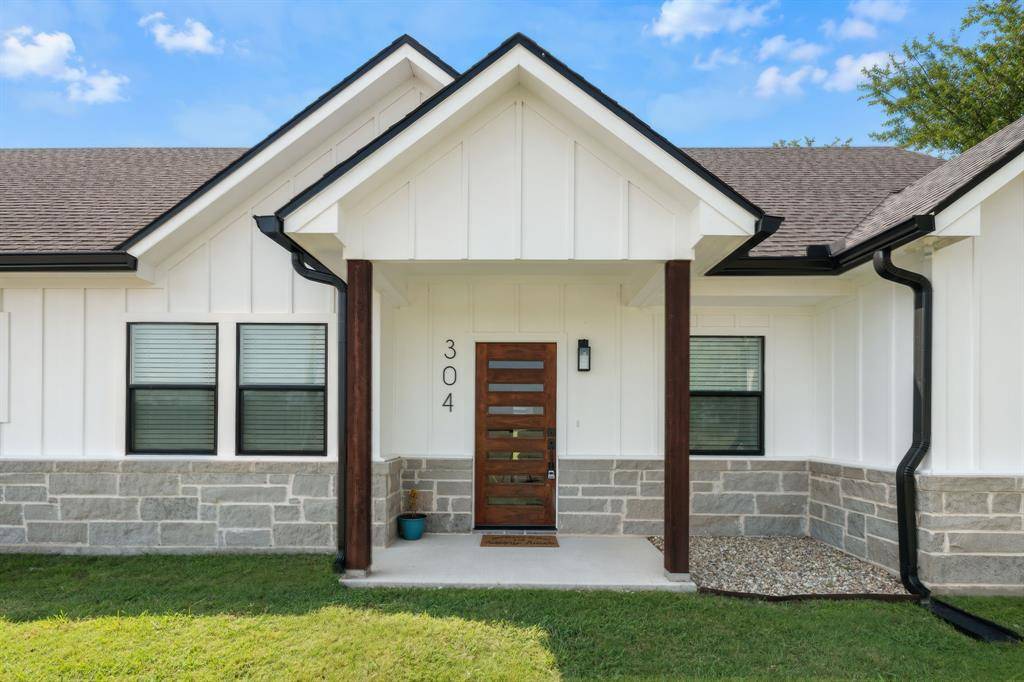 304 E Adams Street, Riesel, TX 76682