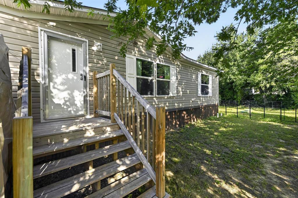 904 Pawnee Trail, Granbury, TX 76048