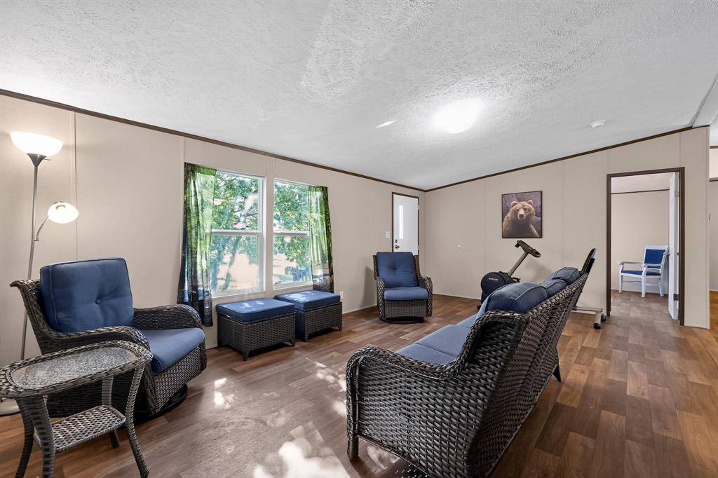 904 Pawnee Trail, Granbury, TX 76048