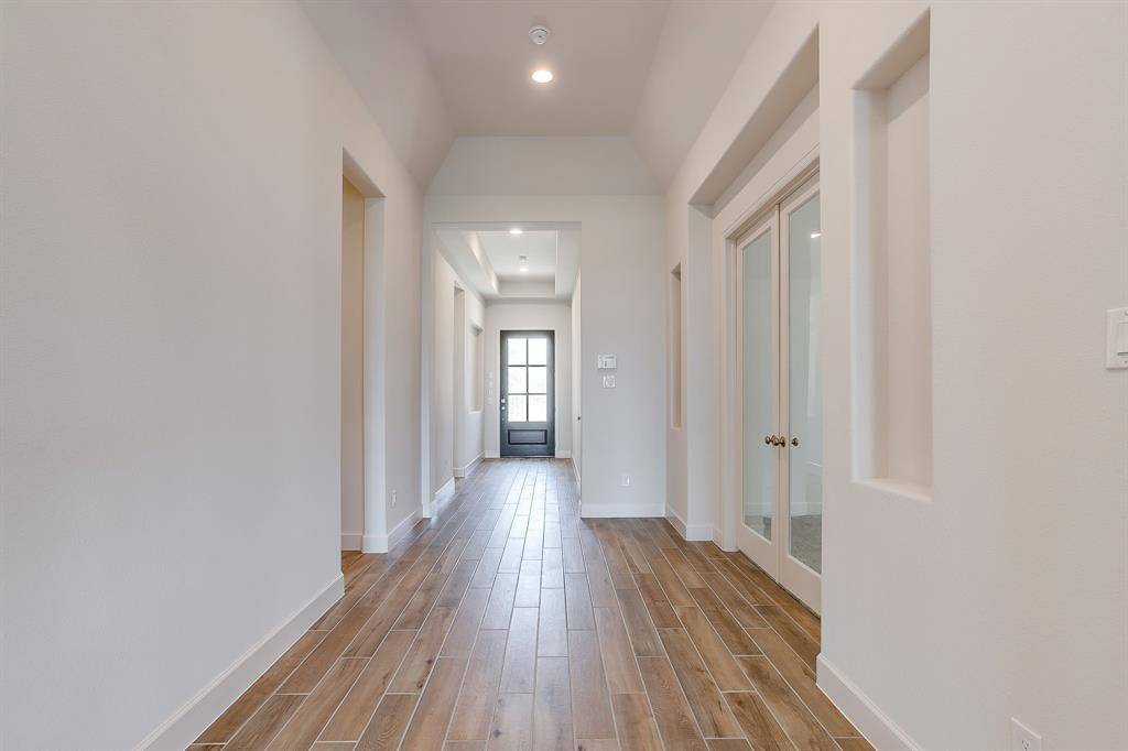 5729 Lake Jackson Drive, Fort Worth, TX 76126