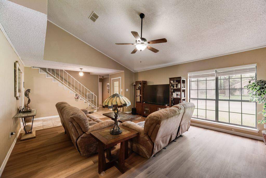 1022 Melissa Lane, Garland, TX 75040