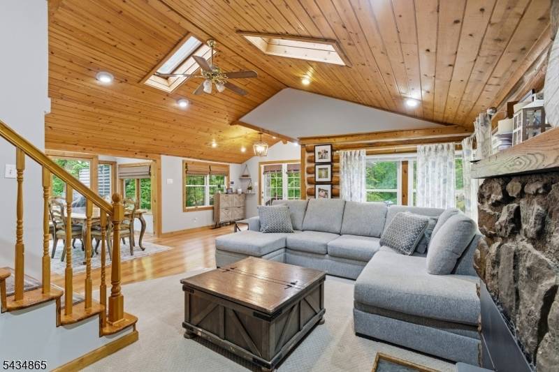 158 Glenside Trl, Byram Twp., NJ 07871