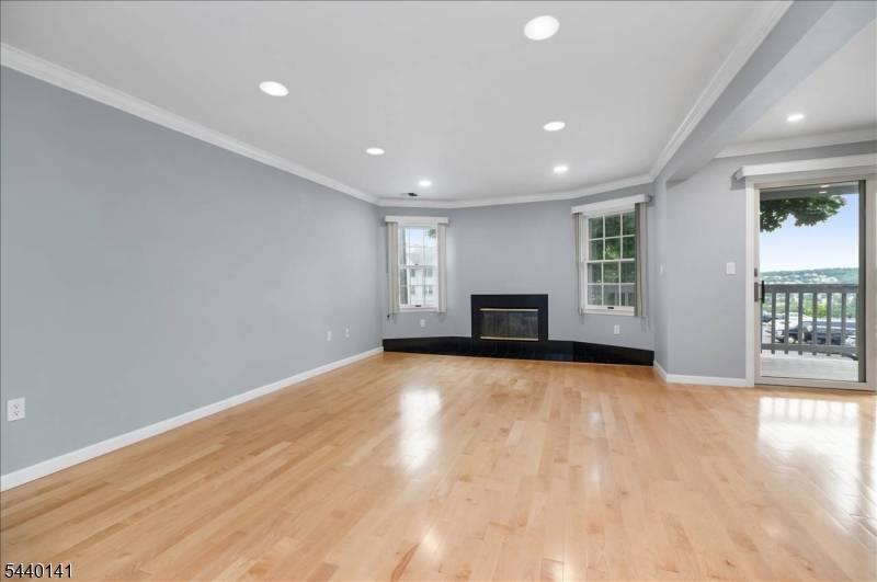37 Amethyst Ln, Paterson City, NJ 07501