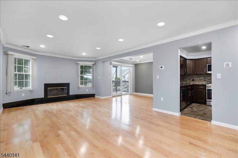 37 Amethyst Ln, Paterson City, NJ 07501
