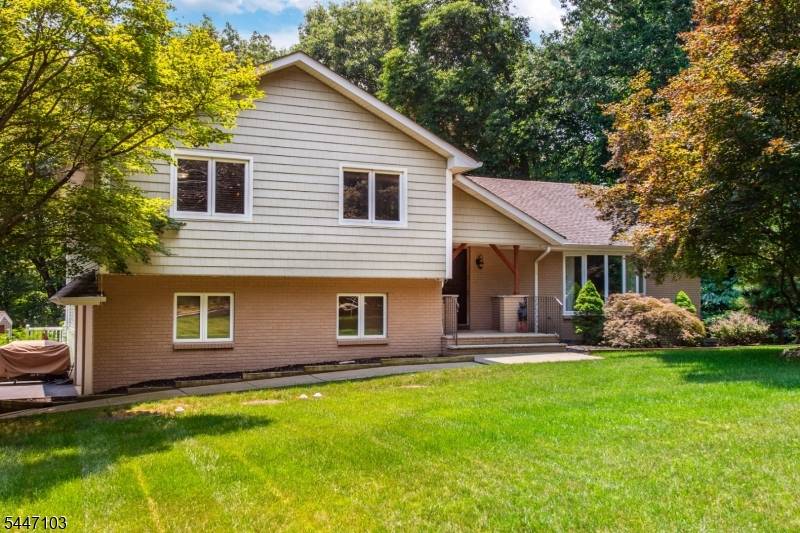 16 Tumbling Brook Rd, Montville Twp., NJ 07082