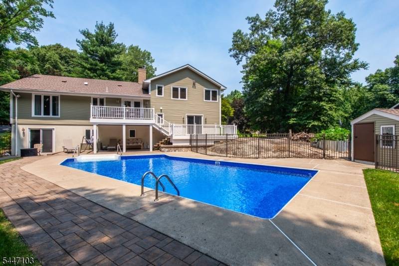 16 Tumbling Brook Rd, Montville Twp., NJ 07082