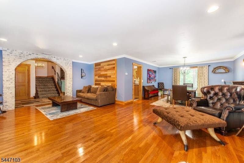 16 Tumbling Brook Rd, Montville Twp., NJ 07082
