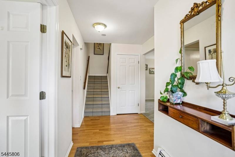 27 Coachlight Dr, Chatham Twp., NJ 07928