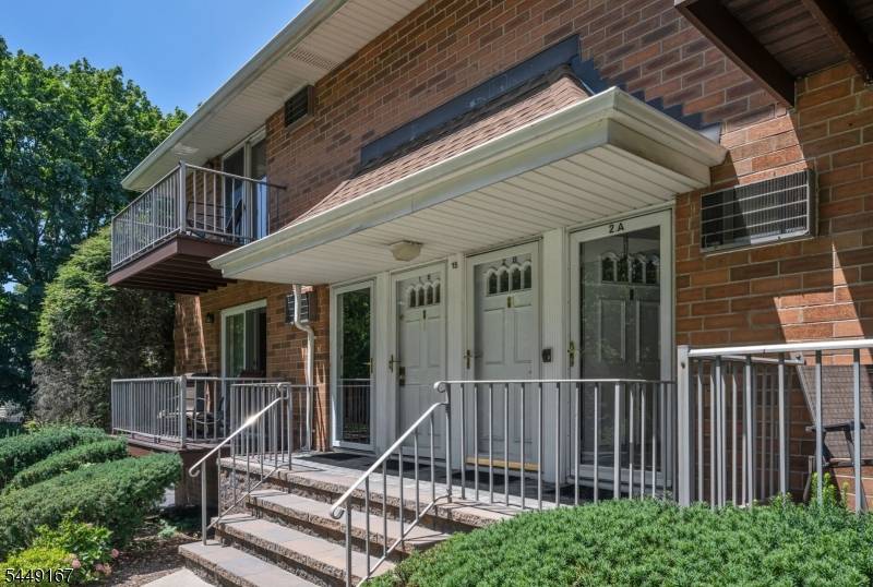 15 Cottage St #1B, Midland Park Boro, NJ 07432