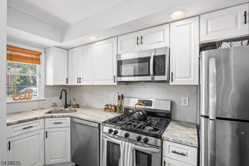 118 Brook Dr, Hackettstown Town, NJ 07840