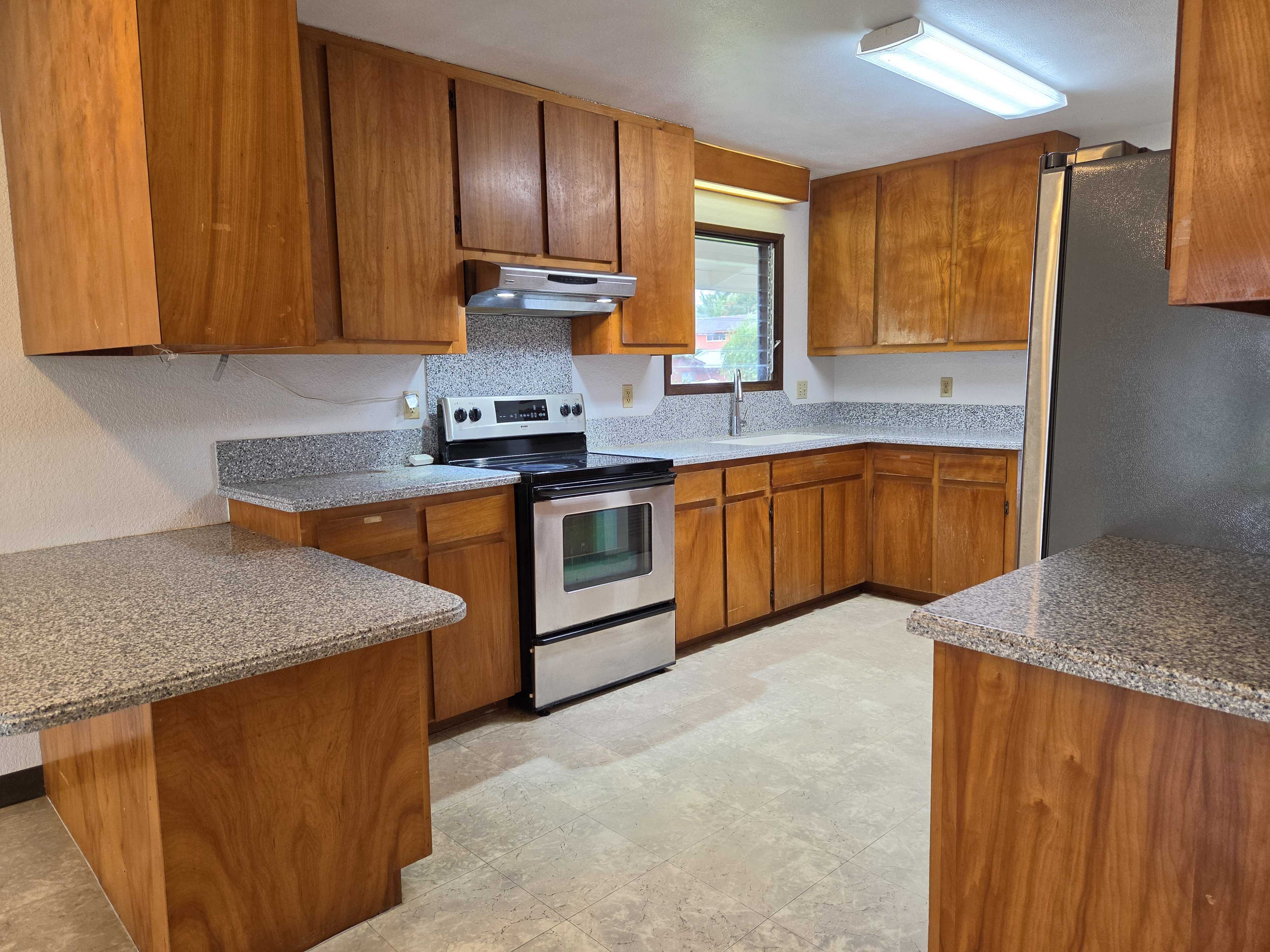 1084 APONO PL, Hilo, HI 96720