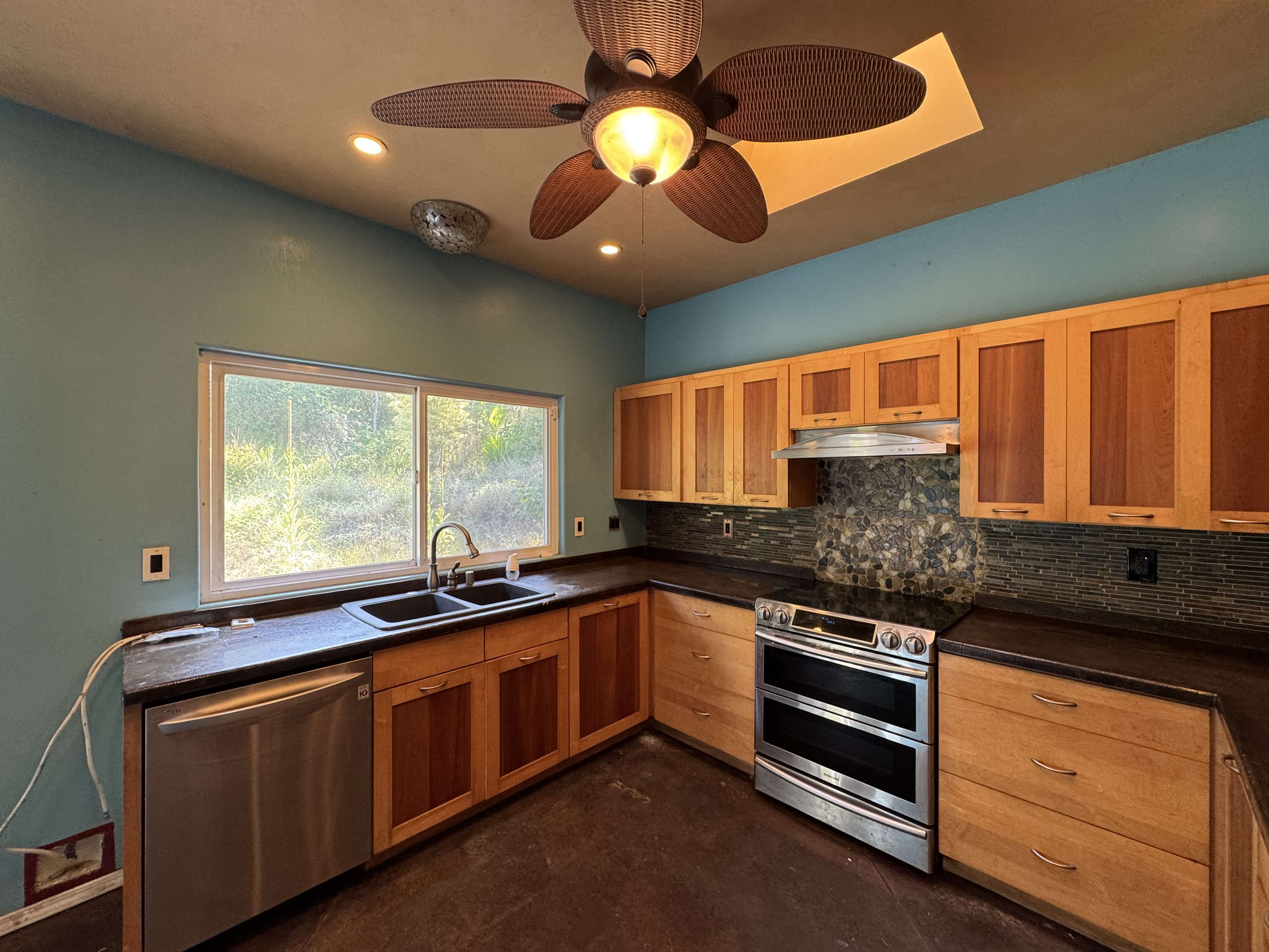 92-1623 KONA DR, Ocean View, HI 96737