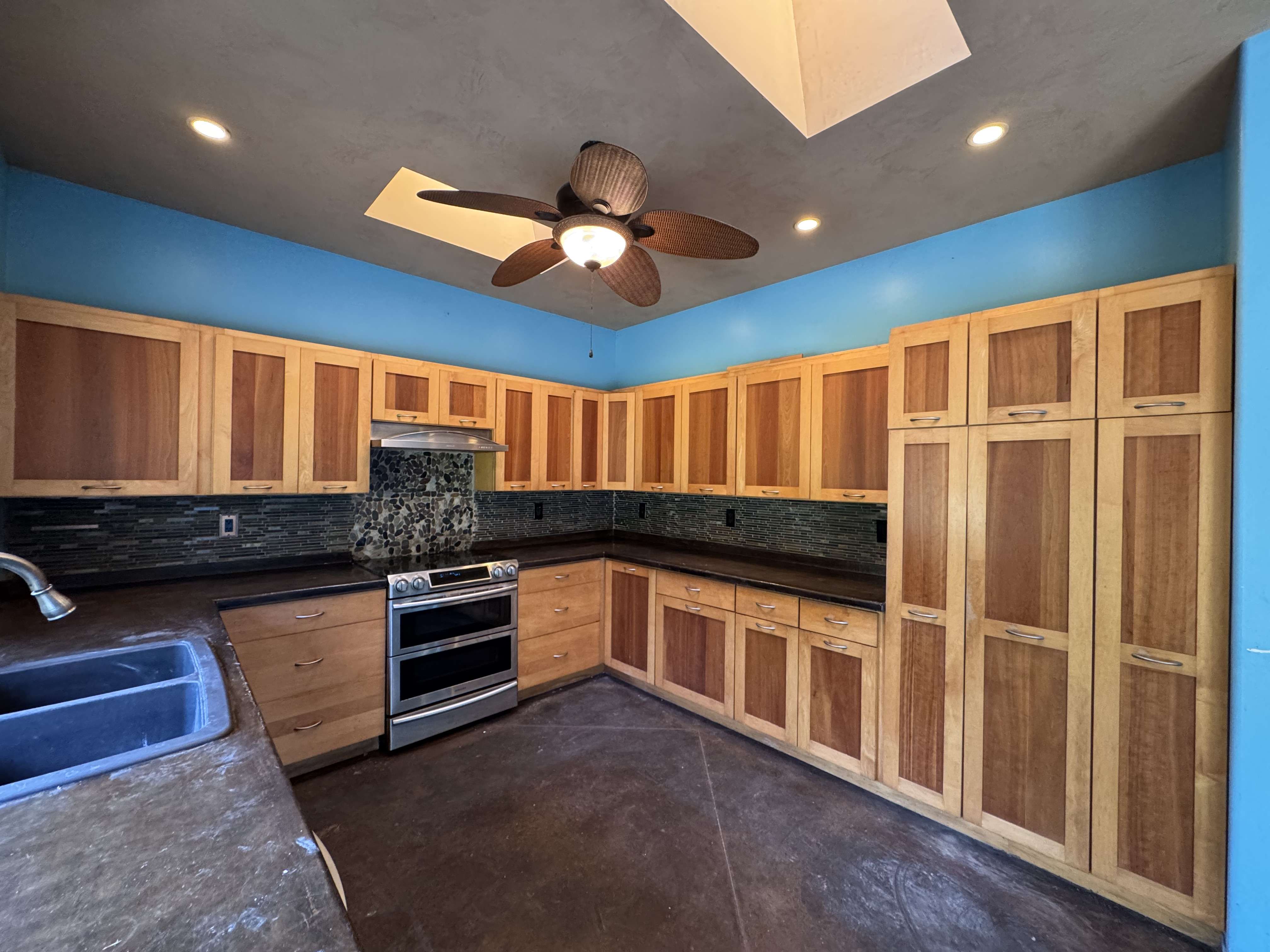 92-1623 KONA DR, Ocean View, HI 96737