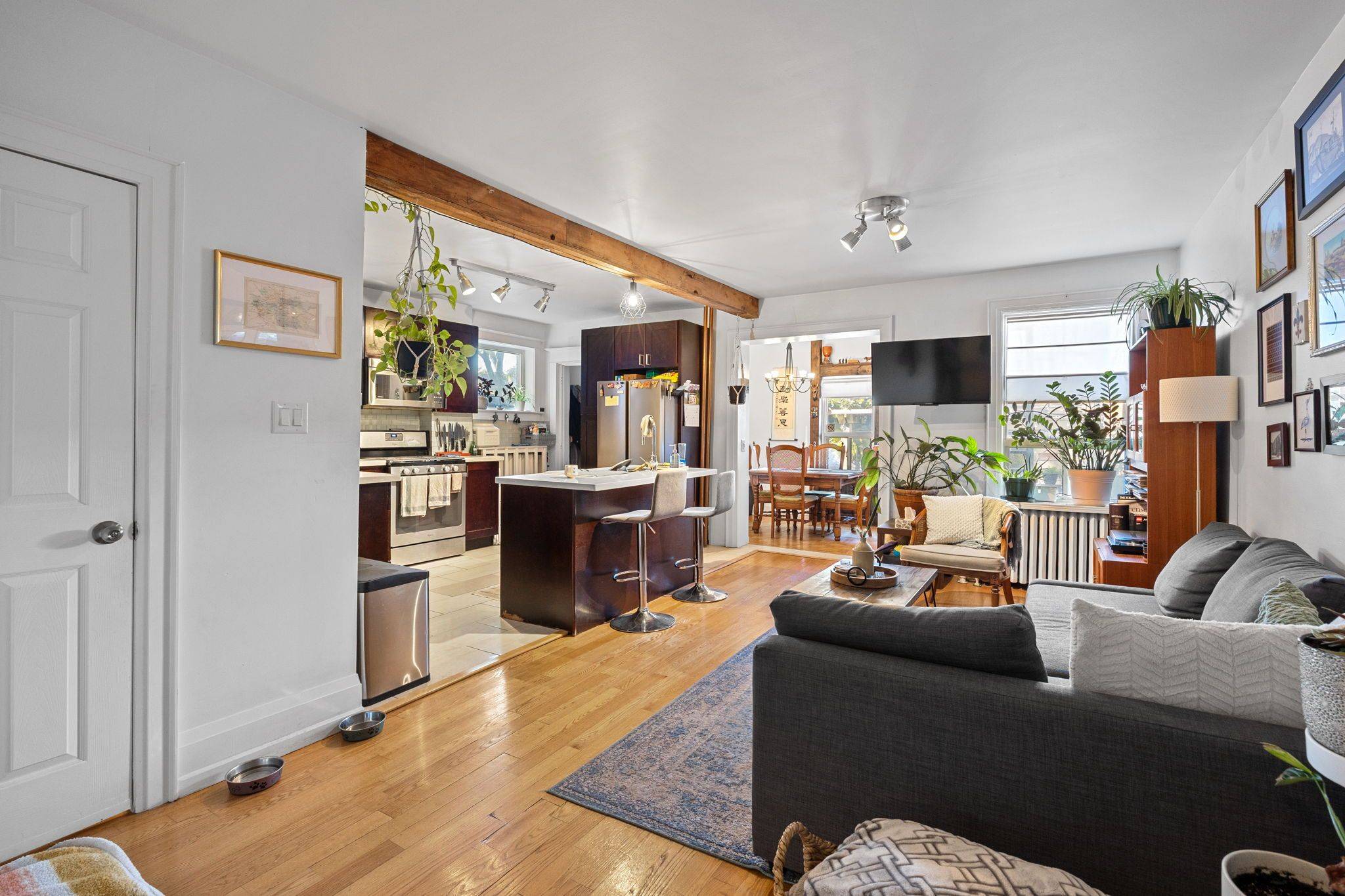 396 Roxton RD, Toronto C01, ON M6G 3R2