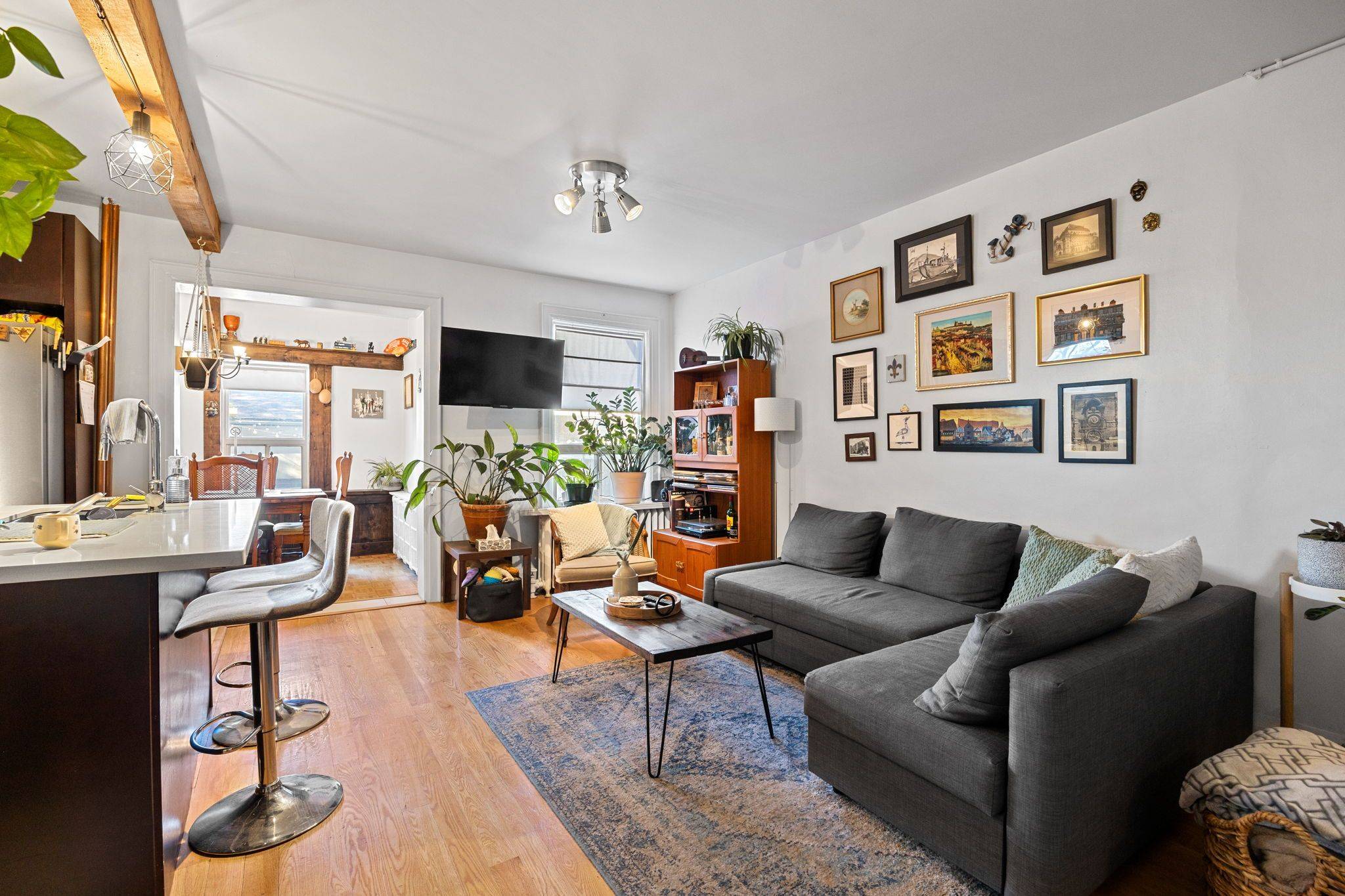396 Roxton RD, Toronto C01, ON M6G 3R2