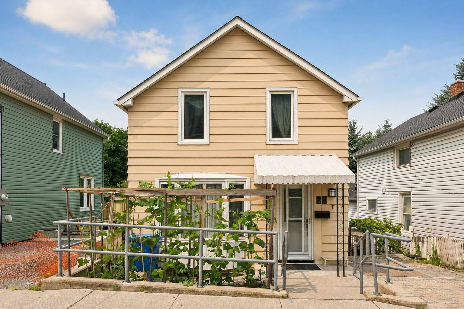 28 Machell AVE, Aurora, ON L4G 2R7
