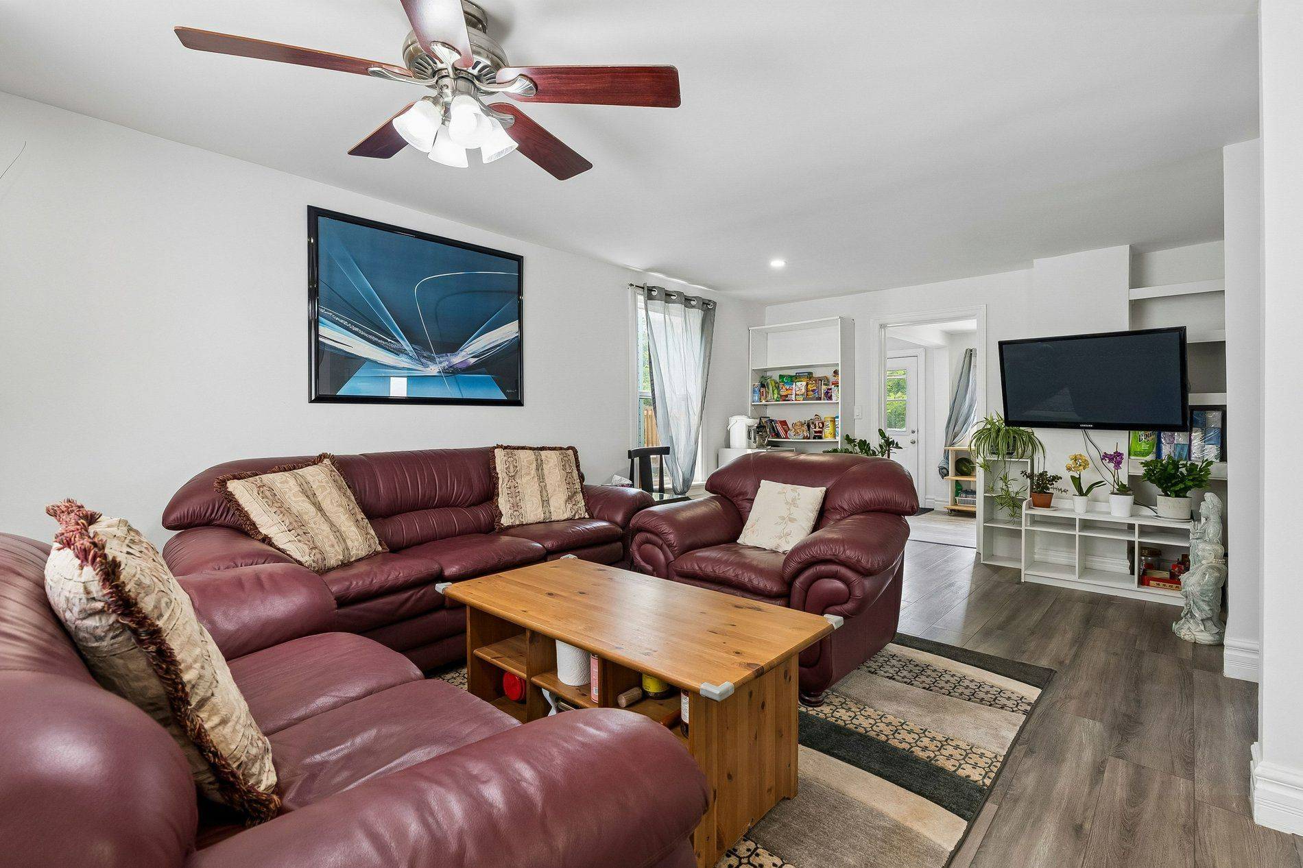 28 Machell AVE, Aurora, ON L4G 2R7