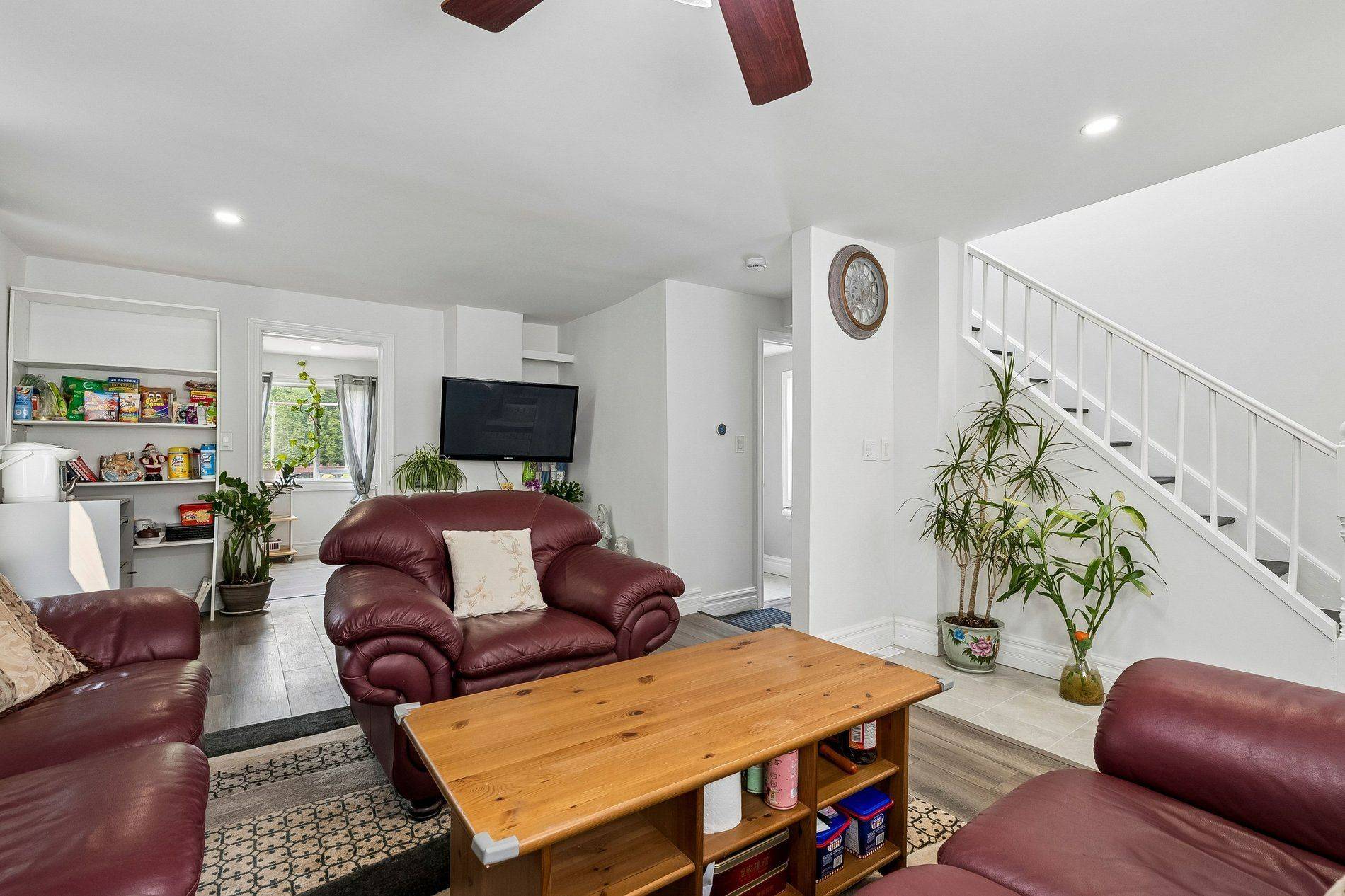 28 Machell AVE, Aurora, ON L4G 2R7