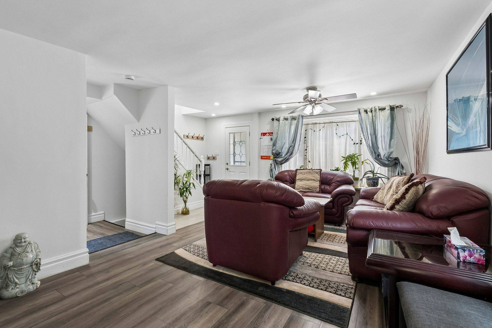 28 Machell AVE, Aurora, ON L4G 2R7