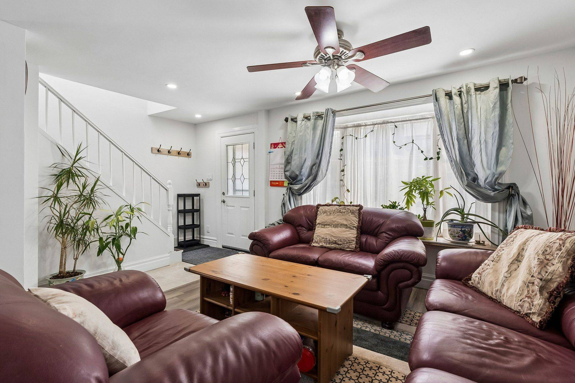 28 Machell AVE, Aurora, ON L4G 2R7