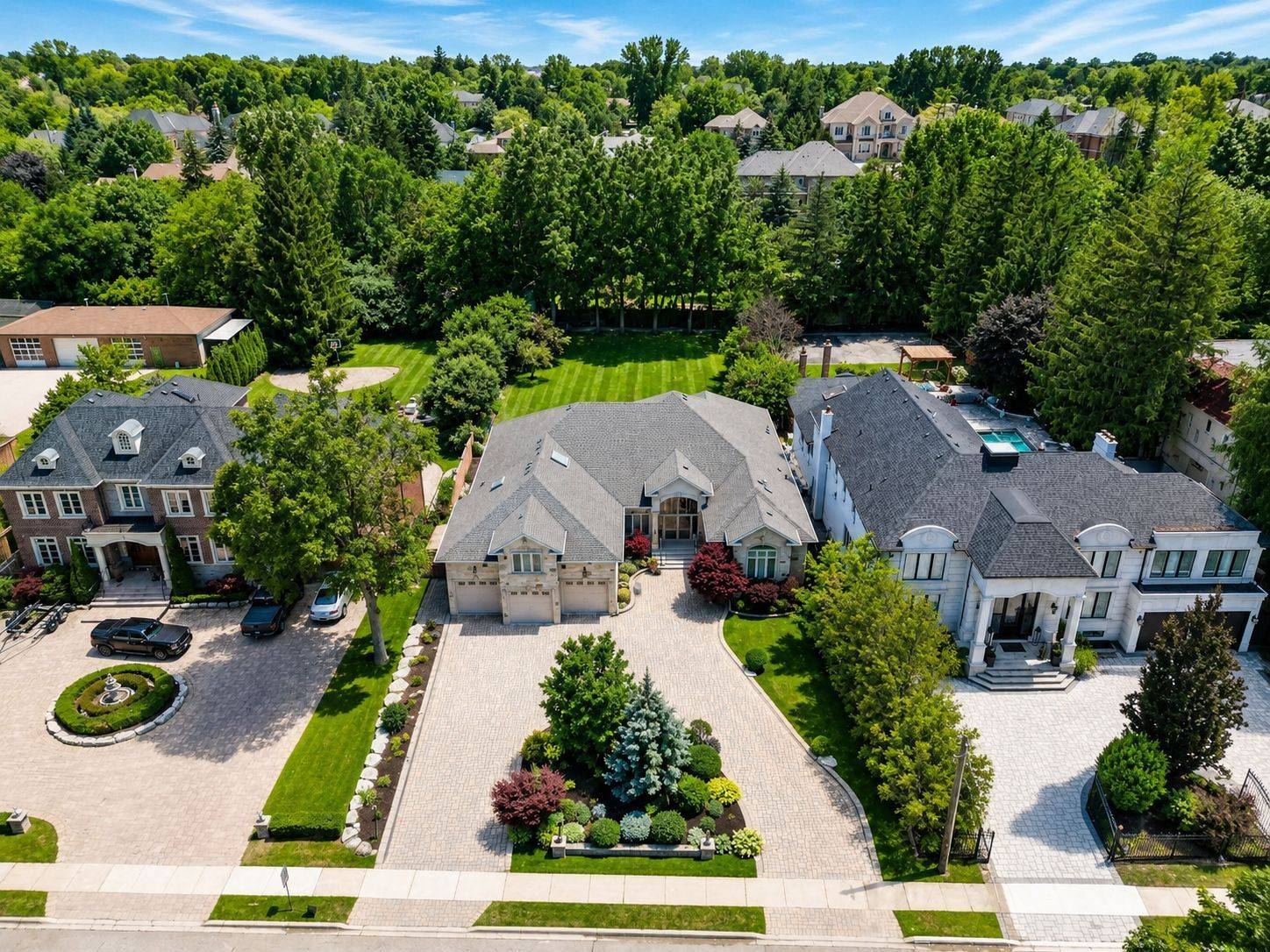 16 Boyle DR, Richmond Hill, ON L4C 6C9