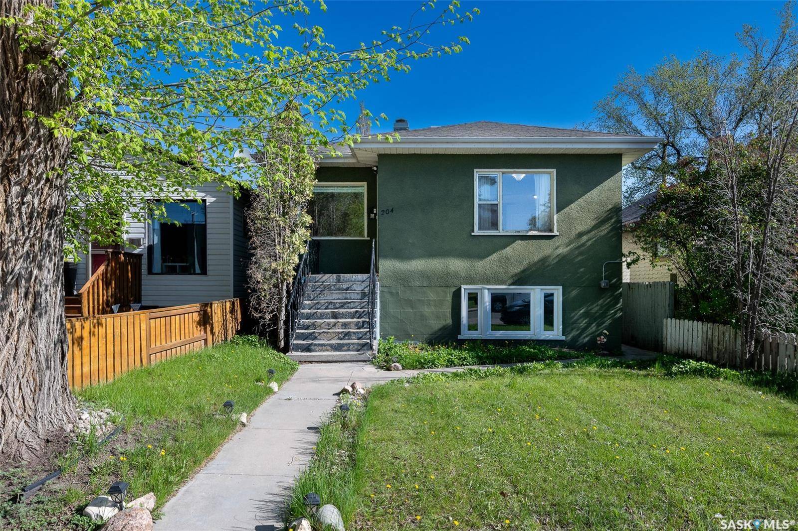 204 25th STREET W, Saskatoon, SK S7L 0C4