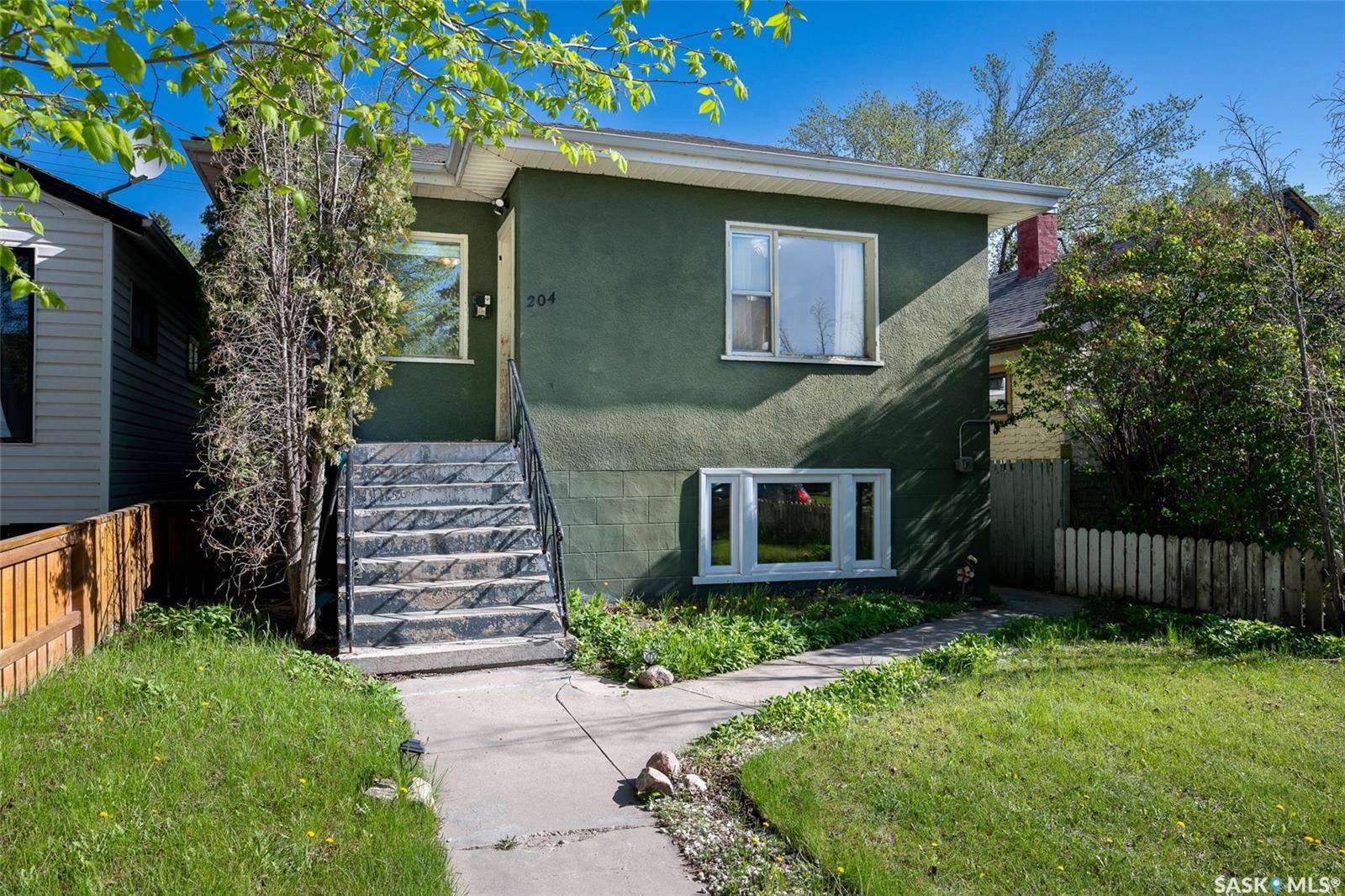 204 25th STREET W, Saskatoon, SK S7L 0C4