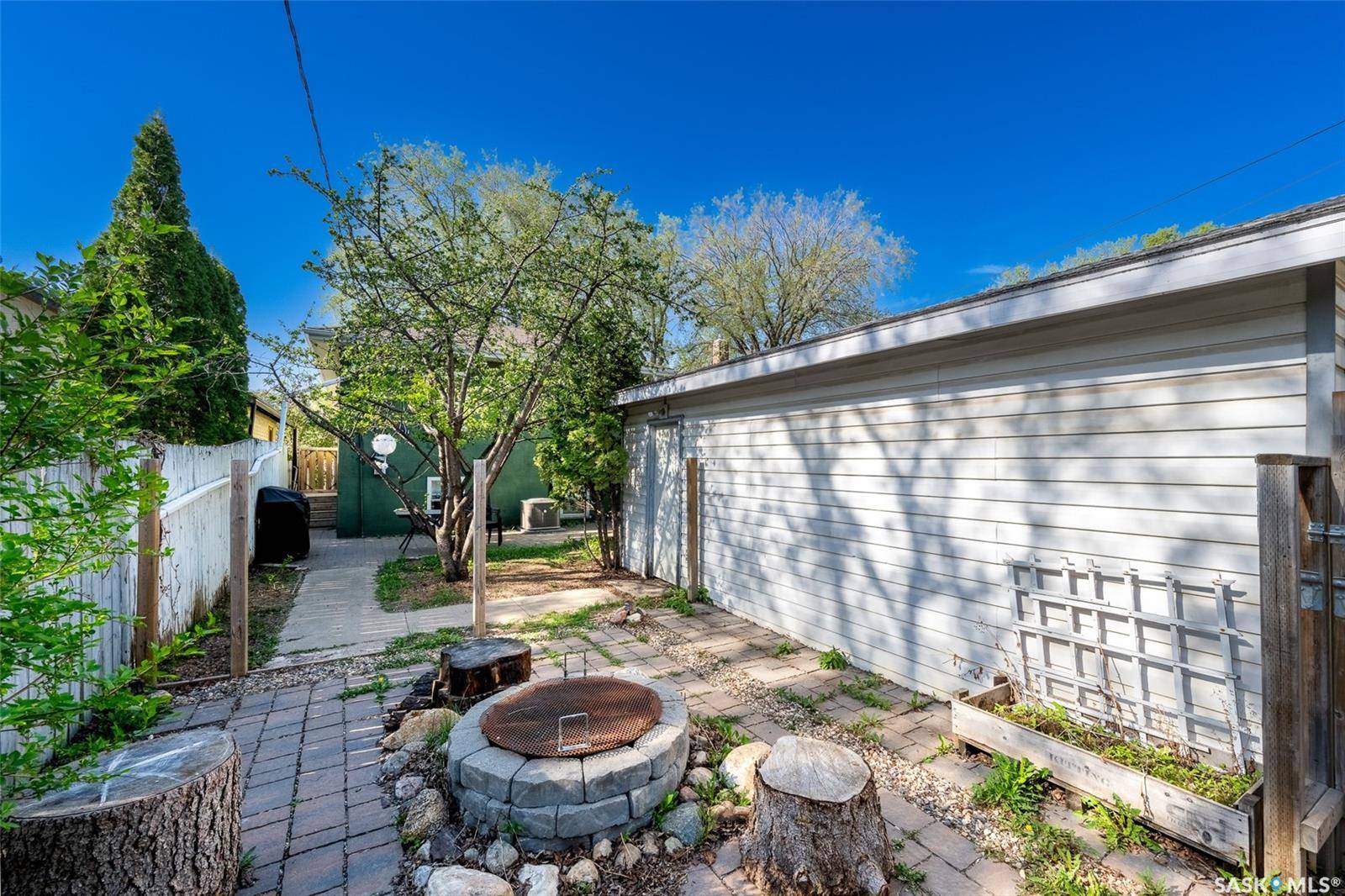 204 25th STREET W, Saskatoon, SK S7L 0C4