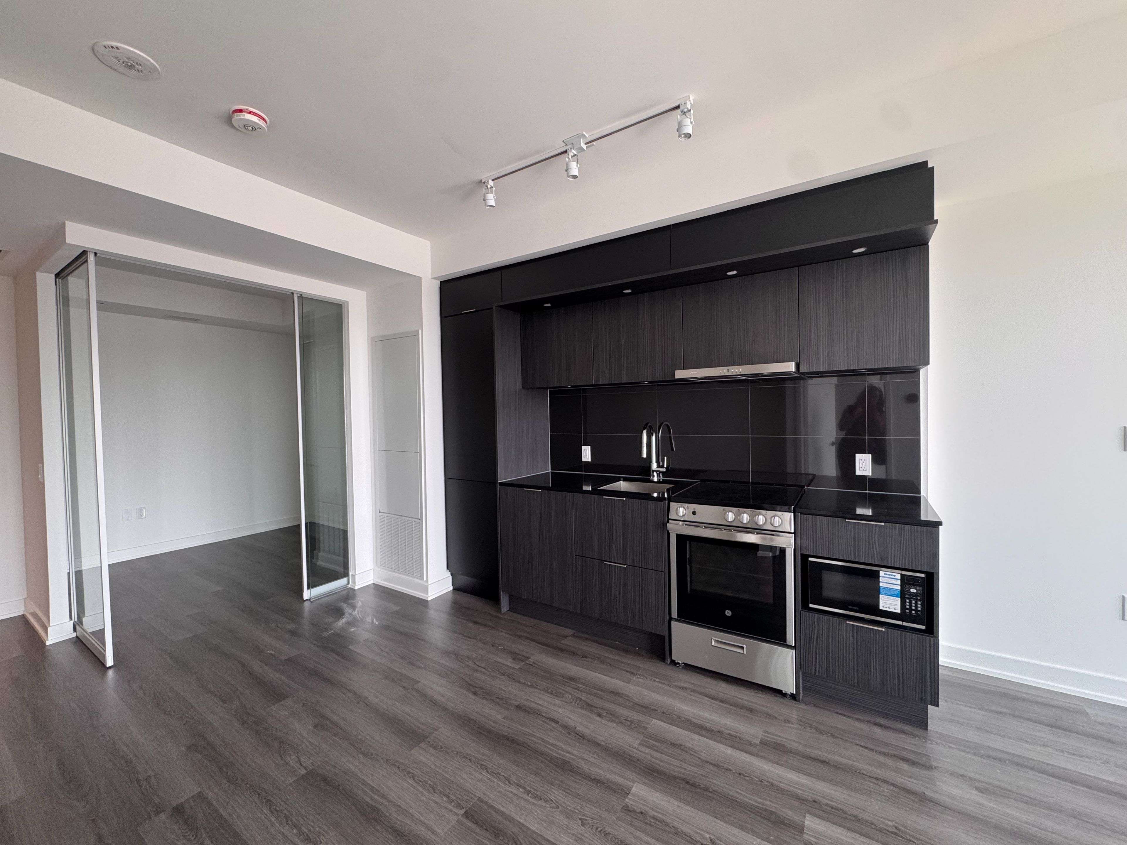 448 Burnhamthorpe RD W #4601, Mississauga, ON L5B 0R4