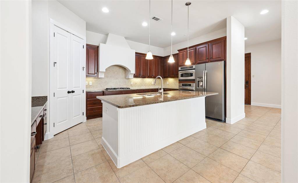 610 Via Ravello #201, Irving, TX 75039