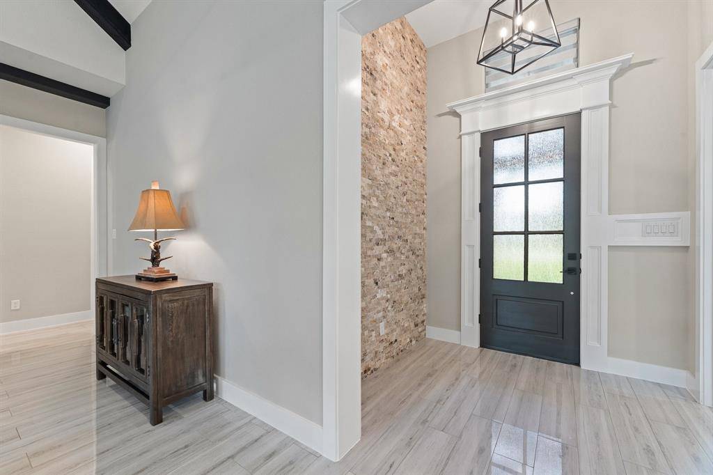 2053 Glenhollow Drive, Weatherford, TX 76088