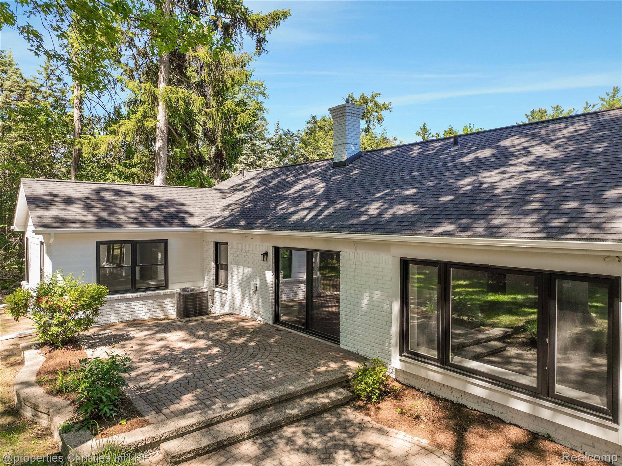 1257 Charrington RD, Bloomfield Hills, MI 48301
