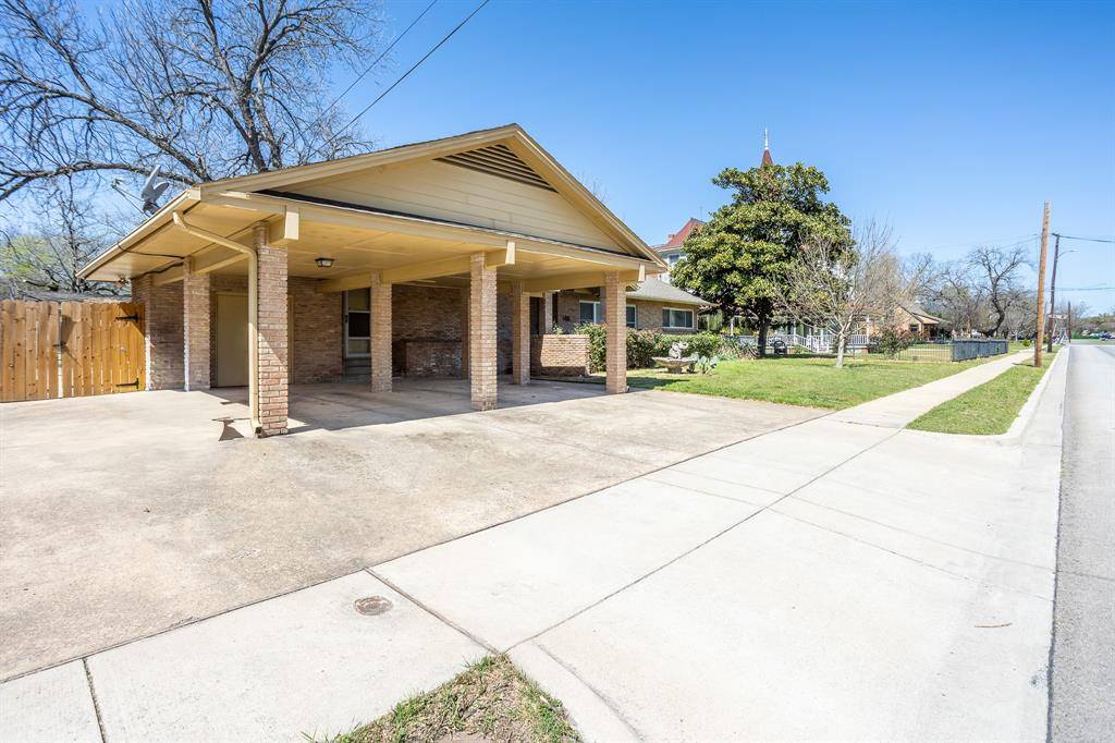 411 S CENTRE Lane, Lancaster, TX 75146