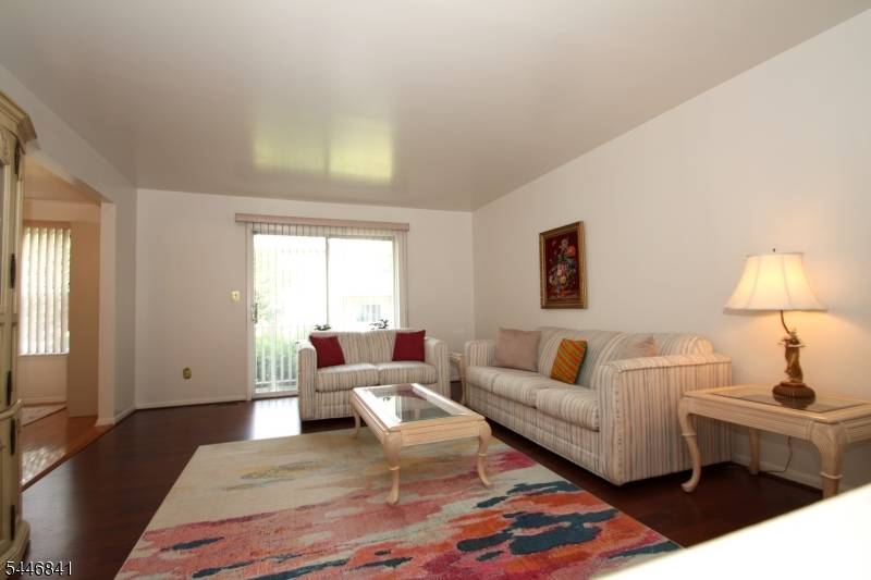 27 Gracie Rd, East Hanover Twp., NJ 07936