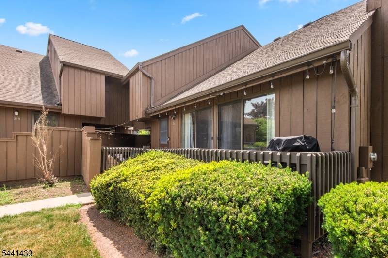 261 Kingsberry Dr, Franklin Twp., NJ 08873