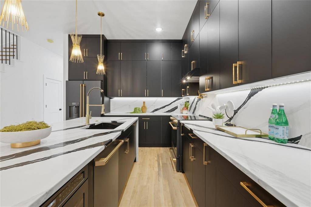 1402 Hutchins Avenue, Dallas, TX 75203
