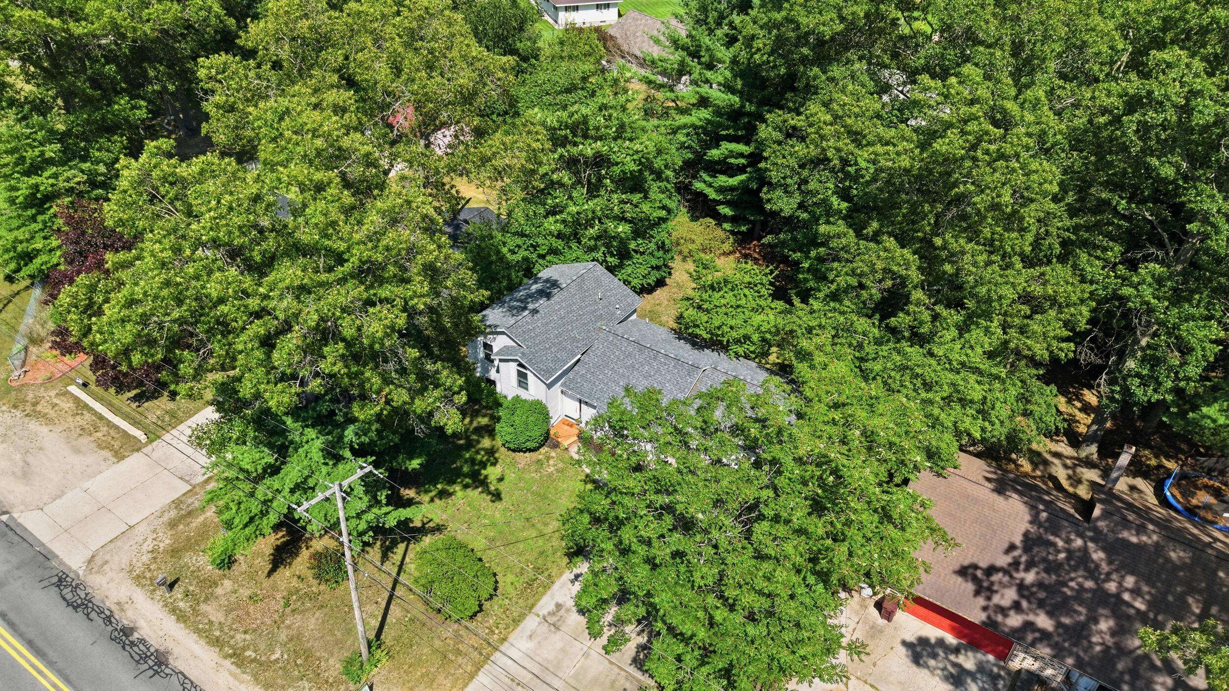 2046 N Roberts RD, Muskegon Twp, MI 49445