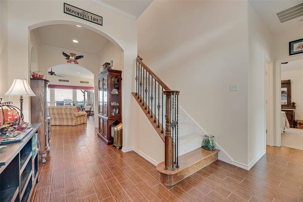 11016 Castle Oak Lane W, Fort Worth, TX 76108