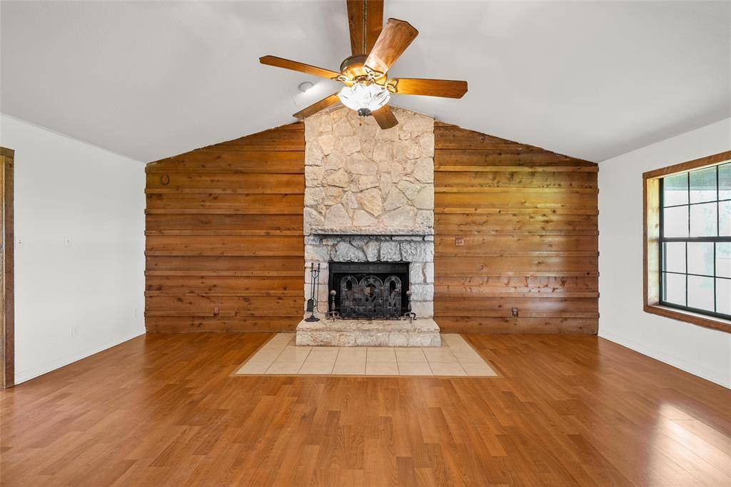 188 N Baese Road, West, TX 76691