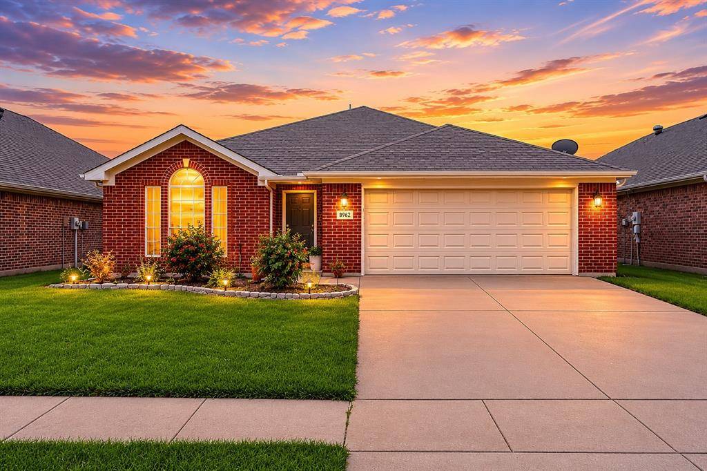 8962 Winding River Drive, Fort Worth, TX 76118
